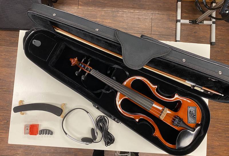 電子バイオリンセットは、ヘッドホンで練習したい人向け